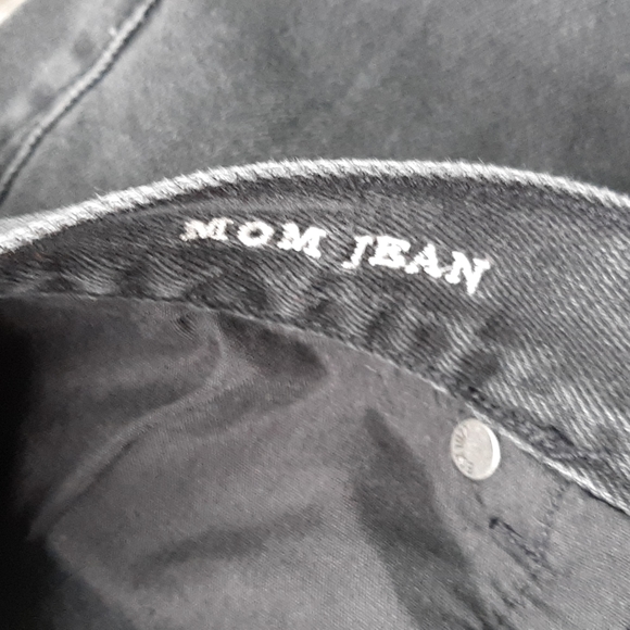 American Eagle black mom jeans short version - Picture 4 of 7